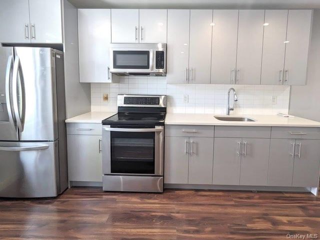 58-09 61 Street 2 FL, Maspeth, NY 11379