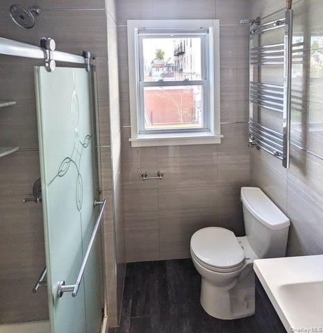 58-09 61 Street 2 FL, Maspeth, NY 11379