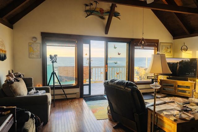80 Bay Shore Dr, Plymouth, MA 02360