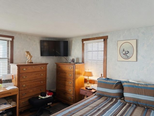 80 Bay Shore Dr, Plymouth, MA 02360