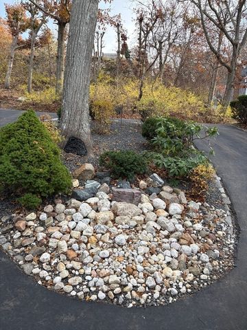 80 Bay Shore Dr, Plymouth, MA 02360