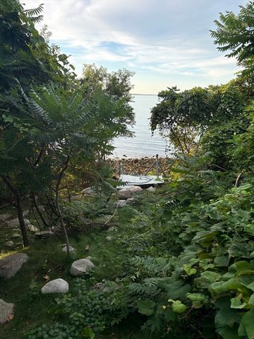 80 Bay Shore Dr, Plymouth, MA 02360