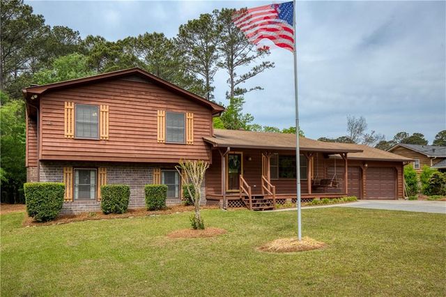 1111 Holly Hills Drive SW, Lilburn, GA 30047