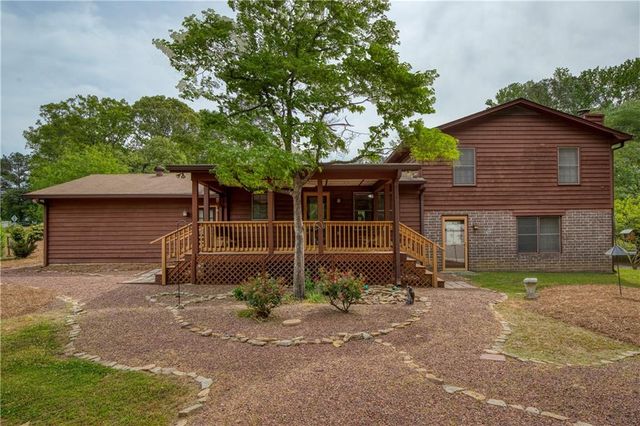 1111 Holly Hills Drive SW, Lilburn, GA 30047
