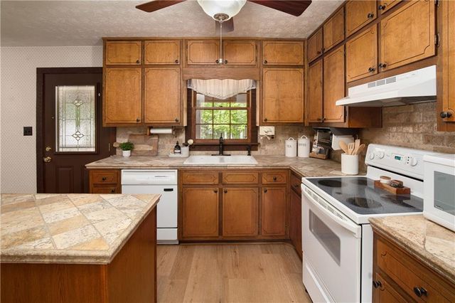 1111 Holly Hills Drive SW, Lilburn, GA 30047
