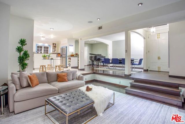 10213 Cielo Drive, Beverly Hills, CA 90210