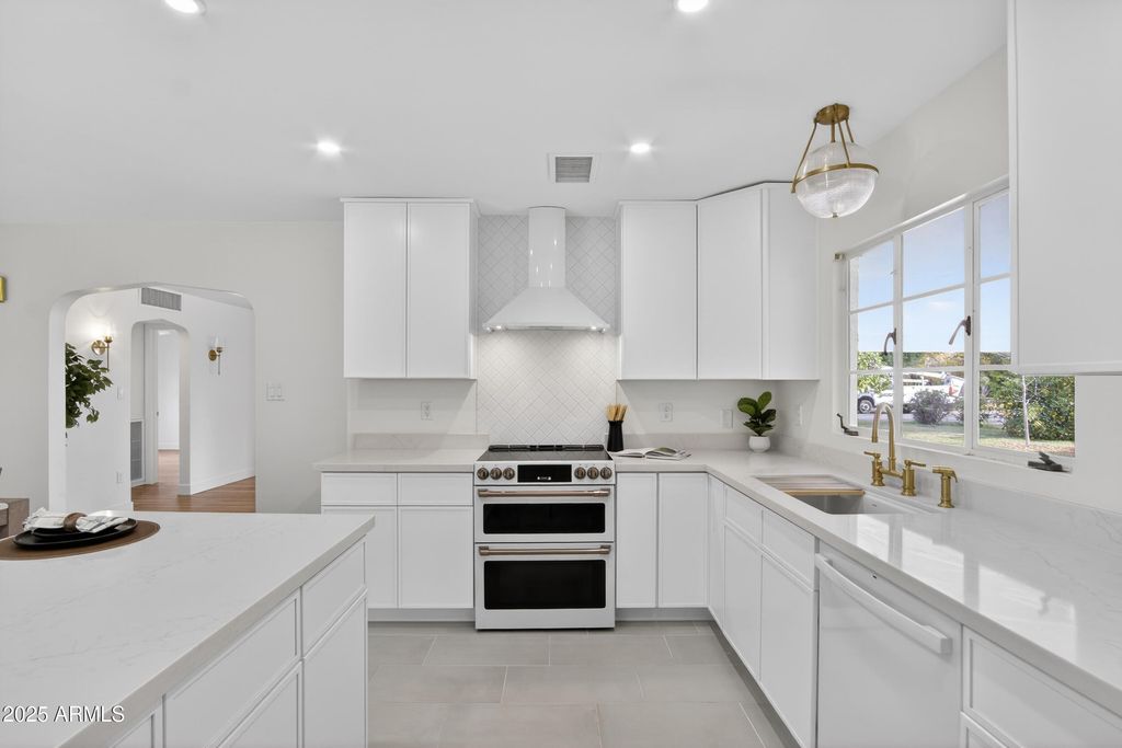 1426 S GRANDVIEW Drive, Tempe, AZ 85281 — photo 3
