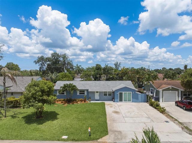 6595 Massachusetts Dr, Lake Worth, FL 33462