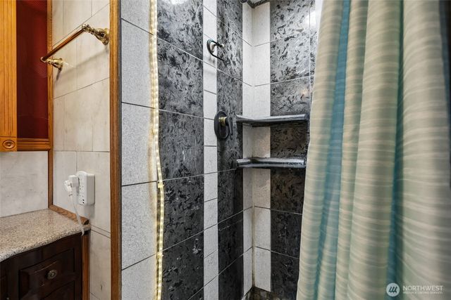 9635 NE 129th Place, Kirkland, WA 98034