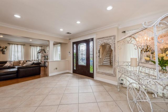 82 Division Avenue, Massapequa, NY 11758