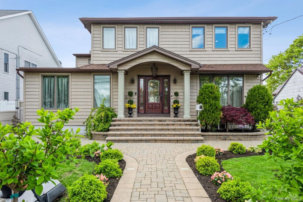 82 Division Avenue, Massapequa, NY 11758