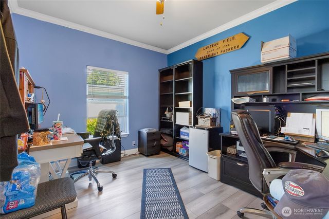 936 Mountain Villa Drive, Enumclaw, WA 98022