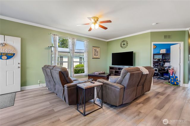 936 Mountain Villa Drive, Enumclaw, WA 98022