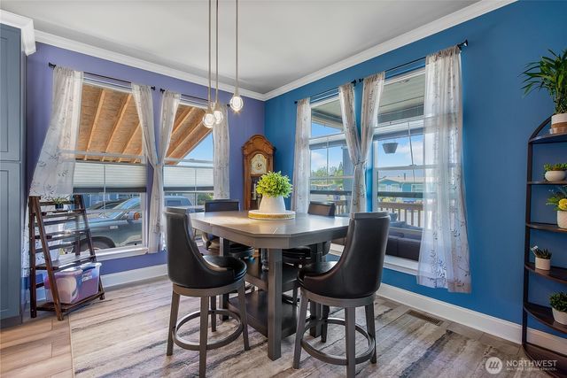 936 Mountain Villa Drive, Enumclaw, WA 98022