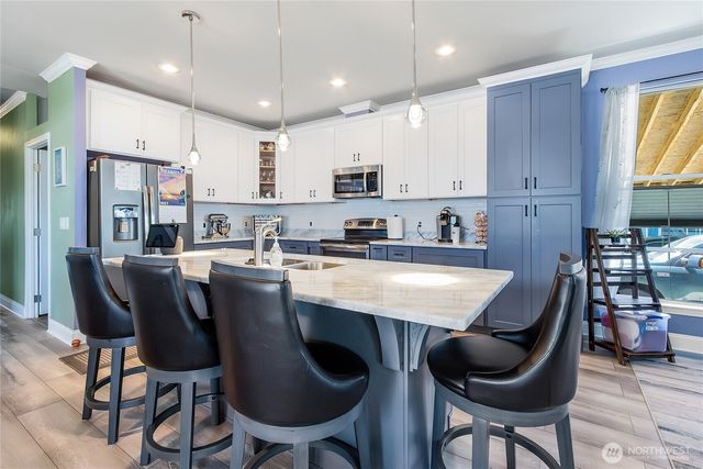 936 Mountain Villa Drive, Enumclaw, WA 98022