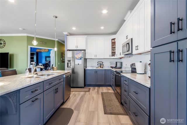 936 Mountain Villa Drive, Enumclaw, WA 98022