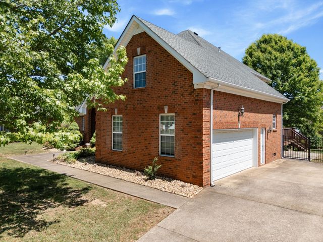 2240 Westwood Dr, N, Murfreesboro, TN 37130