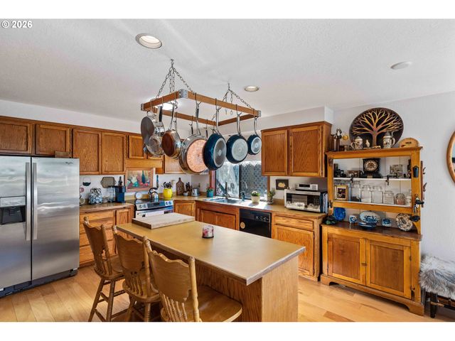 770 PREFONTAINE Dr, Coos Bay, OR 97420