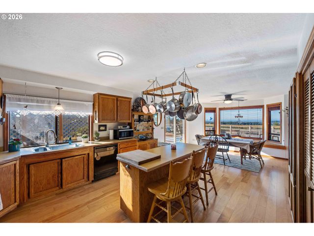 770 PREFONTAINE Dr, Coos Bay, OR 97420