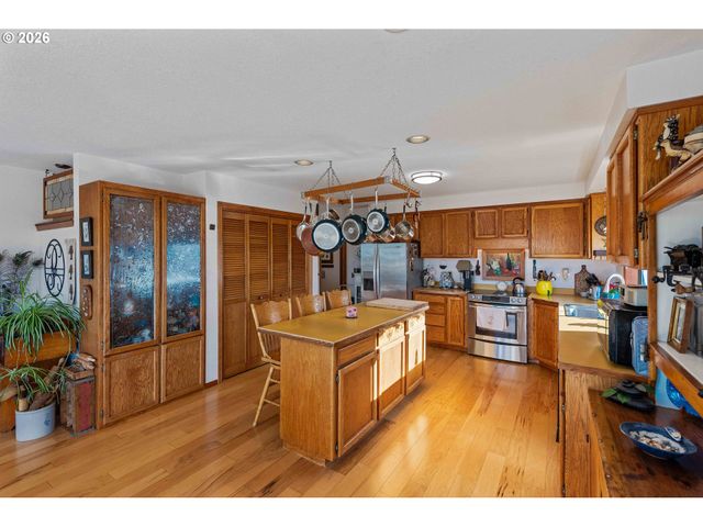 770 PREFONTAINE Dr, Coos Bay, OR 97420