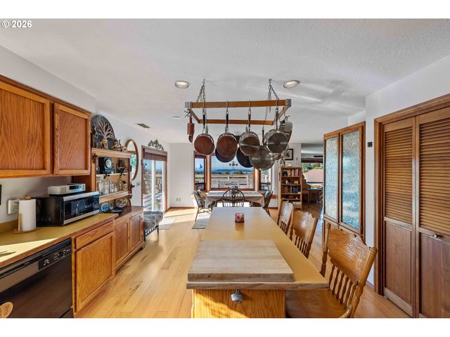 770 PREFONTAINE Dr, Coos Bay, OR 97420