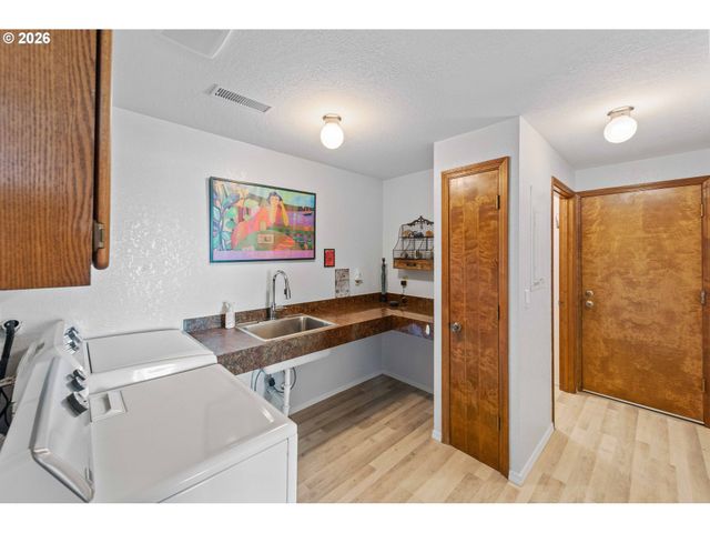 770 PREFONTAINE Dr, Coos Bay, OR 97420