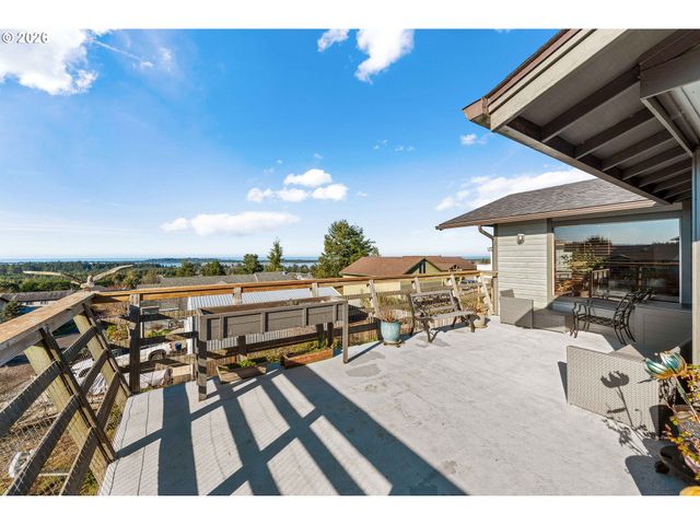 770 PREFONTAINE Dr, Coos Bay, OR 97420