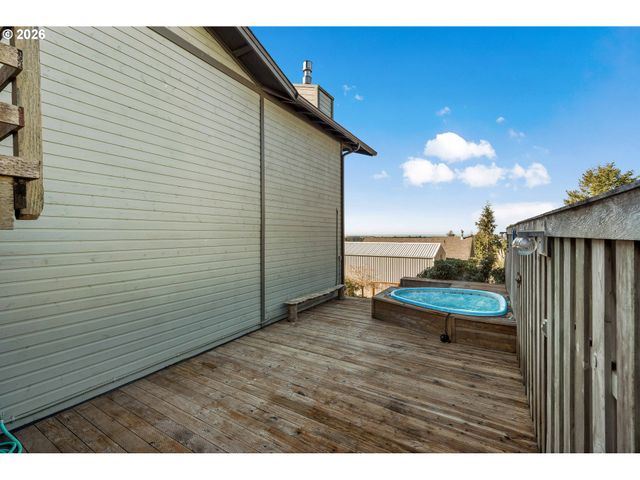 770 PREFONTAINE Dr, Coos Bay, OR 97420