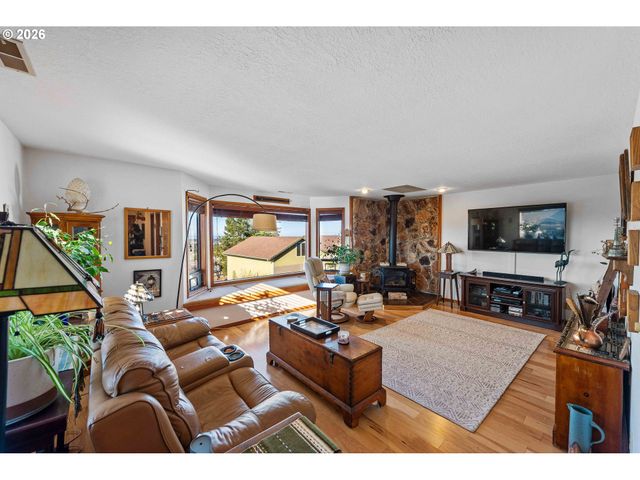 770 PREFONTAINE Dr, Coos Bay, OR 97420