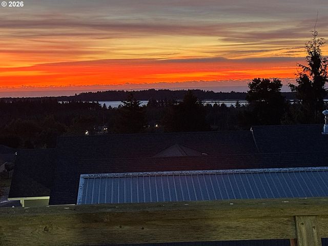 770 PREFONTAINE Dr, Coos Bay, OR 97420