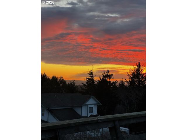 770 PREFONTAINE Dr, Coos Bay, OR 97420