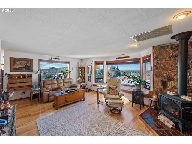 770 PREFONTAINE Dr, Coos Bay, OR 97420