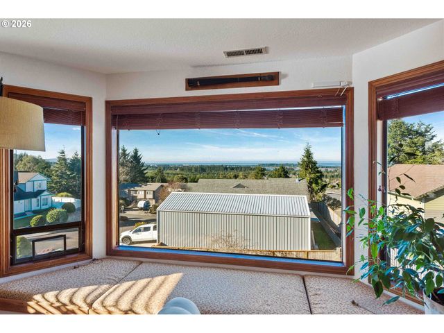 770 PREFONTAINE Dr, Coos Bay, OR 97420