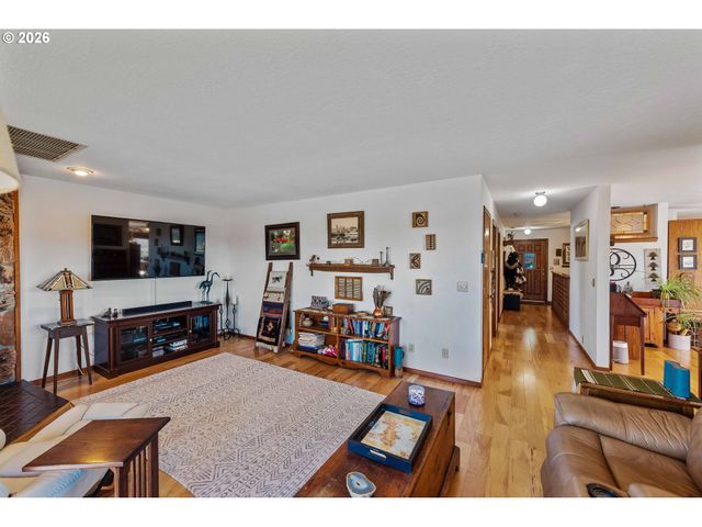 770 PREFONTAINE Dr, Coos Bay, OR 97420