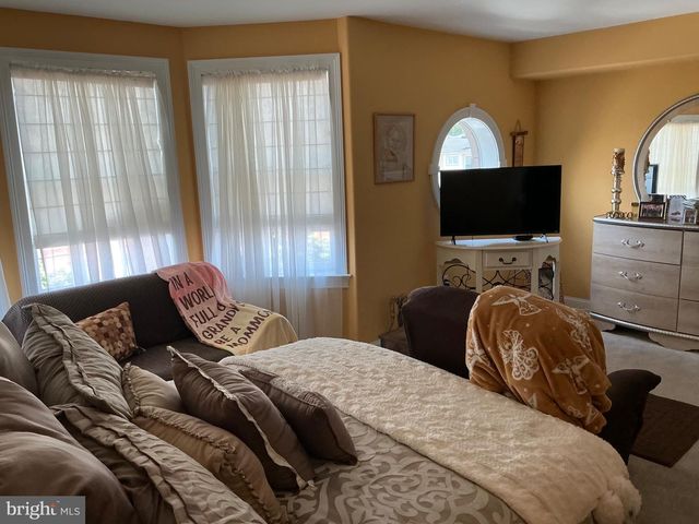 2440 S 19TH ST, Philadelphia, PA 19145
