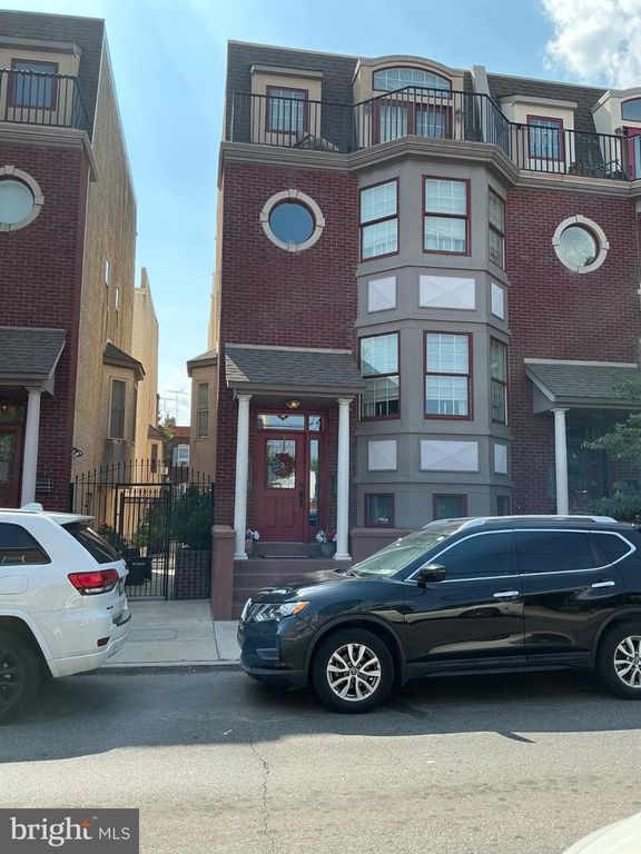 2440 S 19TH ST, Philadelphia, PA 19145