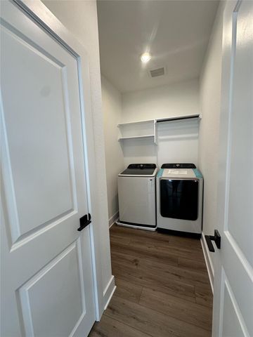 138 Kislingbury LN, Kyle, TX 78640