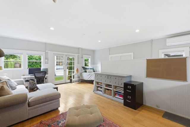 221 Hudson Street, Redwood City, CA 94062