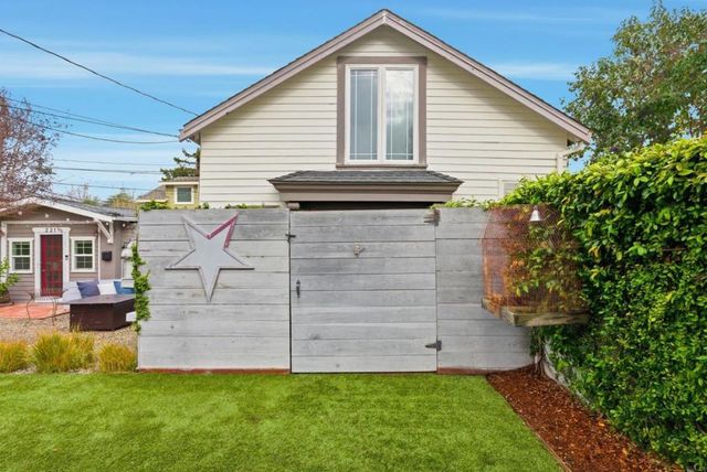 221 Hudson Street, Redwood City, CA 94062