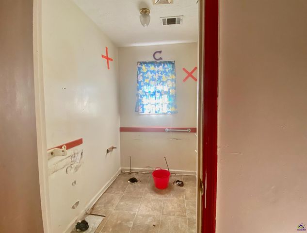 65 Mathews Street, Fort Valley, GA 31030