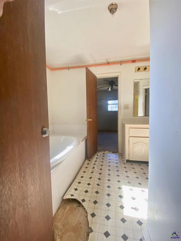 65 Mathews Street, Fort Valley, GA 31030