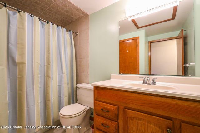 4200 E Round Lake Road, Laingsburg, MI 48848