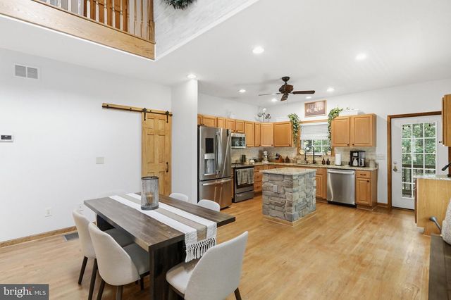 370 HEMLOCK CT, Paw Paw, WV 25434