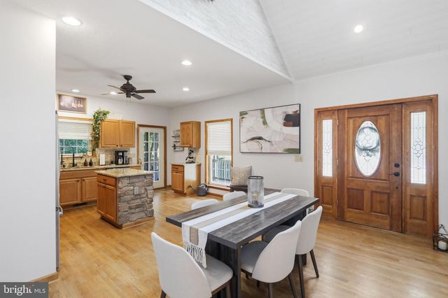 370 HEMLOCK CT, Paw Paw, WV 25434