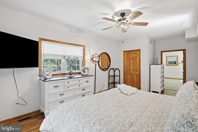 370 HEMLOCK CT, Paw Paw, WV 25434