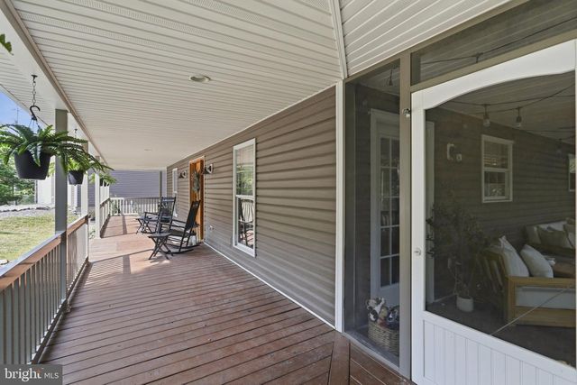 370 HEMLOCK CT, Paw Paw, WV 25434