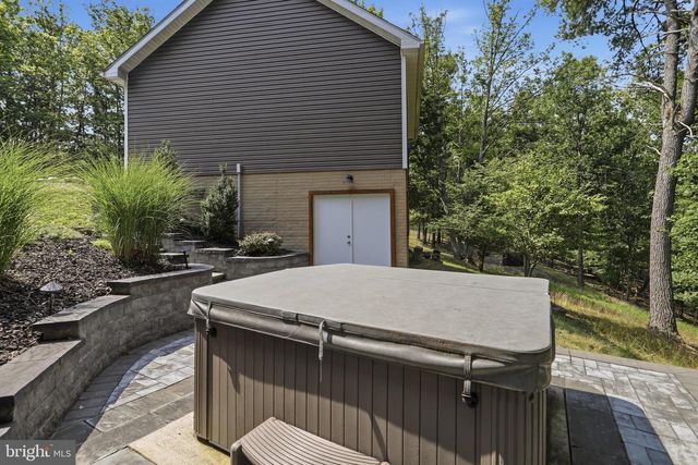 370 HEMLOCK CT, Paw Paw, WV 25434