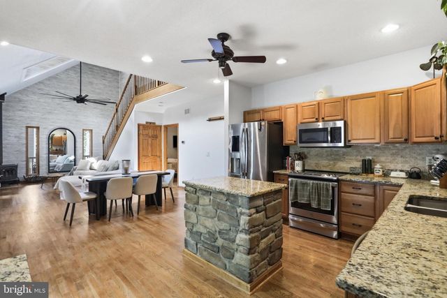 370 HEMLOCK CT, Paw Paw, WV 25434
