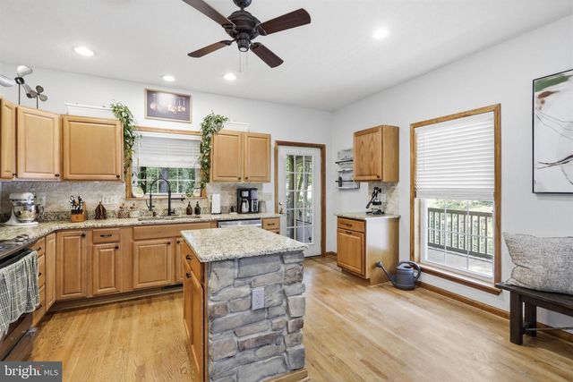 370 HEMLOCK CT, Paw Paw, WV 25434