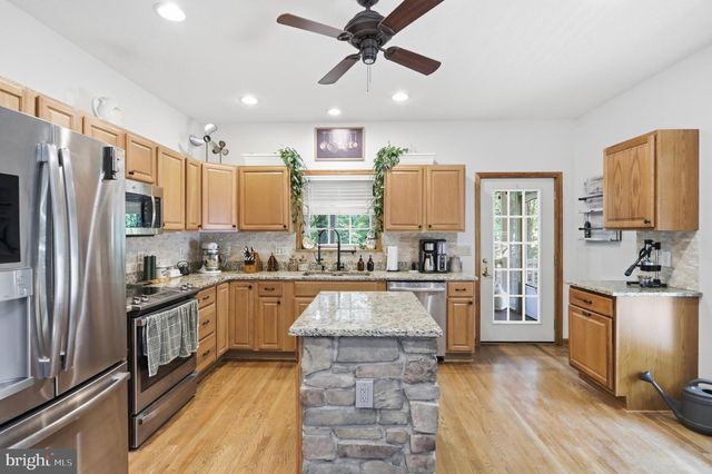 370 HEMLOCK CT, Paw Paw, WV 25434
